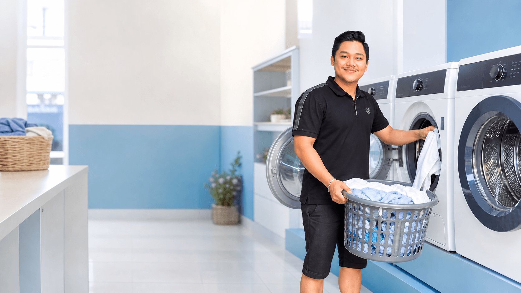 Mas Anas melayani laundry